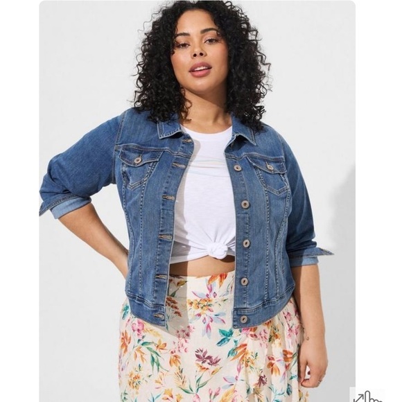Torrid Denim Fitted Trucker Button down Jacket Size 3 - Picture 1 of 17